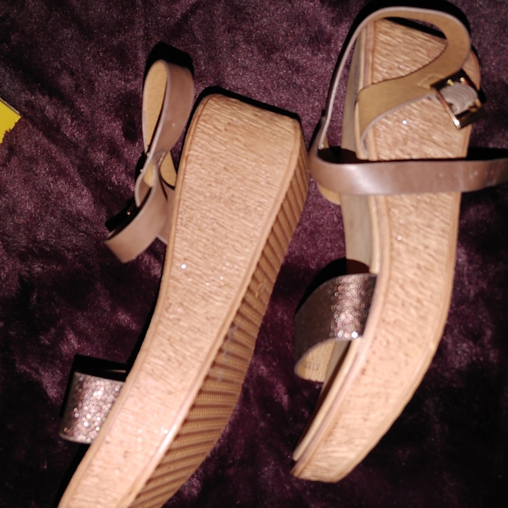Sandals - Picture 2 of 3